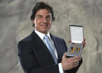 Tom Cruise recibe el máximo honor civil de la Marina de Estados Unidos