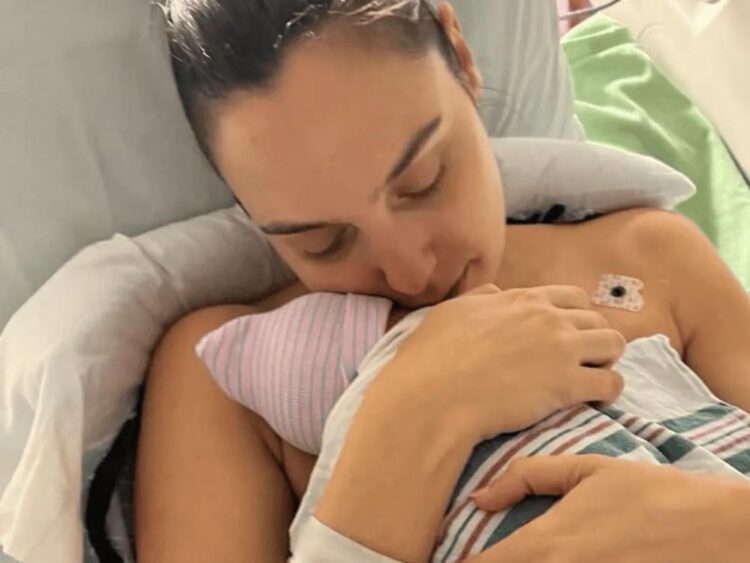 Gal Gadot revela su difícil experiencia con un coágulo cerebral durante su embarazo