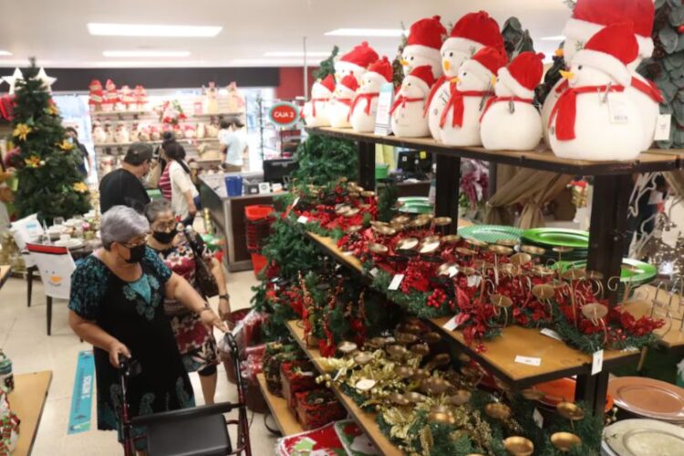 Reportan alza en ventas navideñas