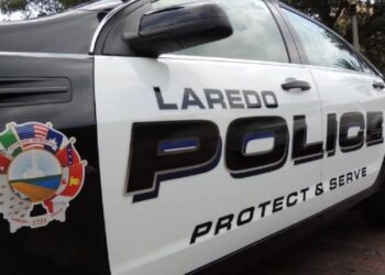 Huyó en auto, a pie y subió a un techo para evadir la policía