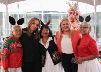 Ofrece la UAT emotivo festejo navideño a los adultos mayores