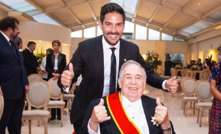 Hijo del Doctor Simi confirma que llevará la vida de su padre al cine