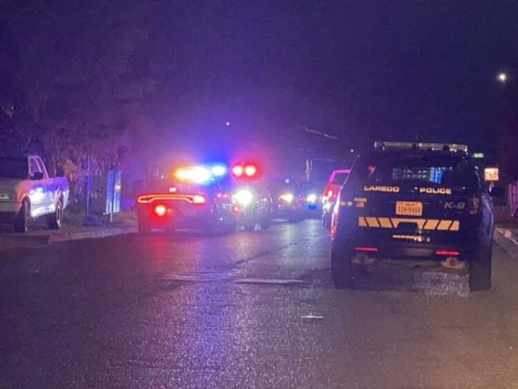 Se dispara en la cabeza y atentan a balazos contra dos jóvenes