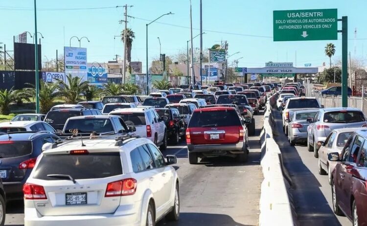 CAOS VEHICULAR EN PUENTE II Habrá largas filas por fiestas decembrinas