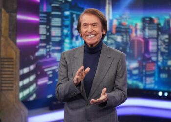 Raphael es hospitalizado de urgencia tras sufrir accidente cerebrovascular en Madrid