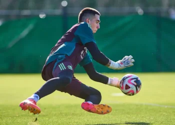 Athletic asegura a Alex Padilla hasta 2029 tras su destacado desempeño