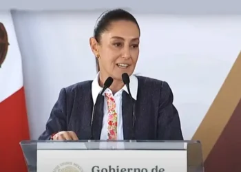 Sheinbaum destaca valentía de migrantes mexicanos y récord de remesas en 2024