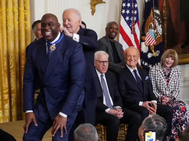 Biden honra a Lionel Messi y ‘Magic’ Johnson con la Medalla Presidencial de la Libertad
