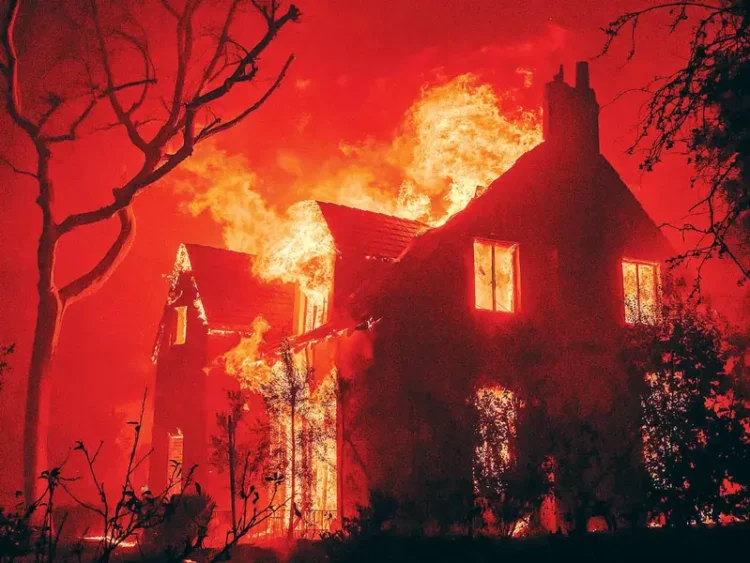 Los Ángeles Enfrenta el Incendio Más Devastador de su Historia