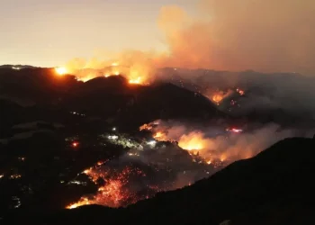 Los Ángeles en situación crítica por incendios, Biden compara la ciudad con un escenario de guerra