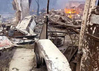 Los Ángeles enfrenta incendios devastadores en medio de recortes presupuestarios