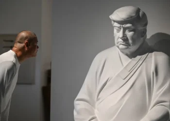 Causan fenómeno de las estatuas del Trump Buda en China