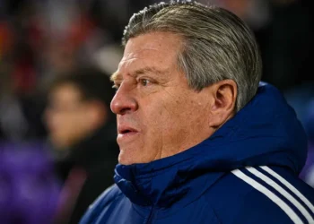 ‘Piojo’ Herrera sufre goleada en su debut con Costa Rica