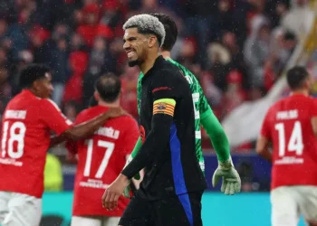 Ronald Araujo renueva con el Barcelona hasta 2031