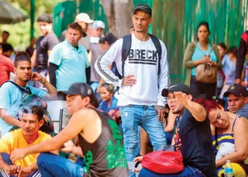 Miles de migrantes saturan la Comar en busca de refugio en México