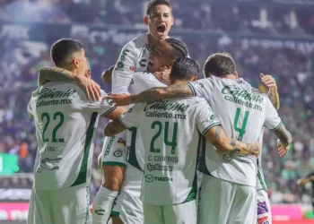 León vence a Chivas y le propina su derrota número mil en torneos oficiales