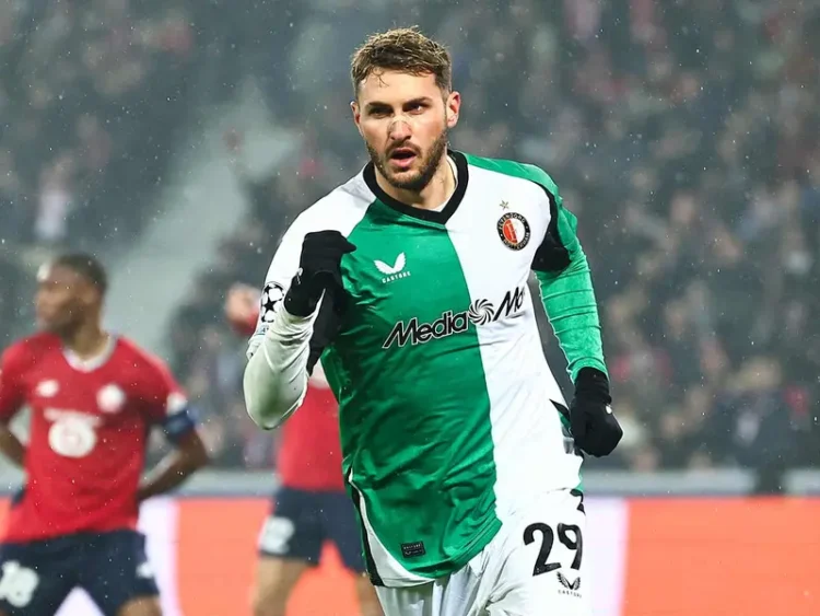 Santiago Giménez anota en Champions, pero se lesiona antes del medio tiempo