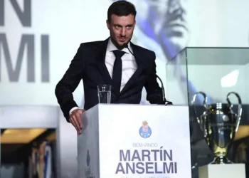 Martín Anselmi debuta con Porto en medio de polémica