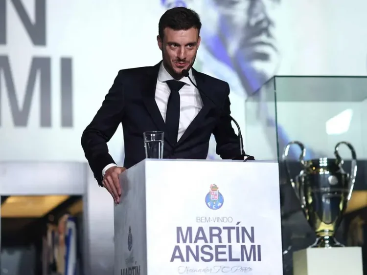 Martín Anselmi debuta con Porto en medio de polémica