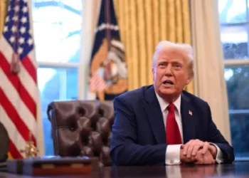 Trump insiste en imponer aranceles del 25% a México y Canadá