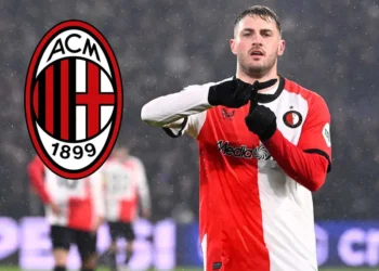 Santiago Giménez, cada vez más cerca de concretar su fichaje con el AC Milán