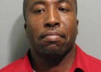 Boletina policía dos hombres y una mujer, hay recompensa