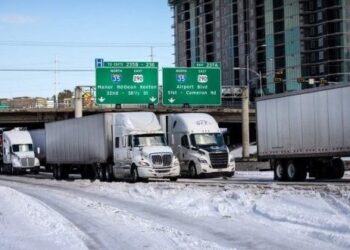 NEVADAS Y CUESTA DE ENERO Paralizan hasta el 50% del transporte de carga