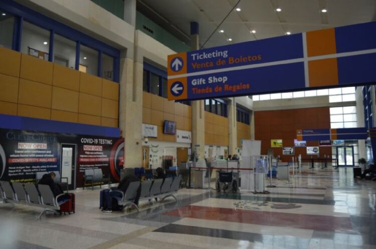 AEROPUERTO DE LAREDO Reportan incendió; evacuan a todos