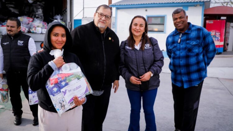 DIF TAMAULIPAS AYUDA A MIGRANTES Entrega más de 2,800 dotaciones alimentarias en frontera del estado