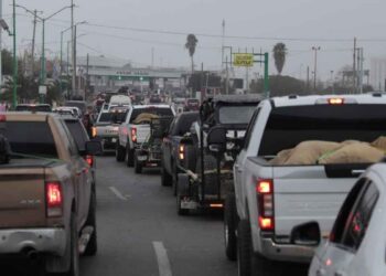 EN NUEVO LAREDO Generan caos 50 mil paisanos