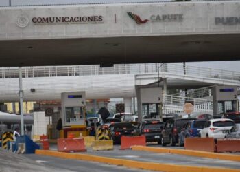 A MARCHAS FORZADAS Trabaja Aduana sin luz en Puente de Comercio