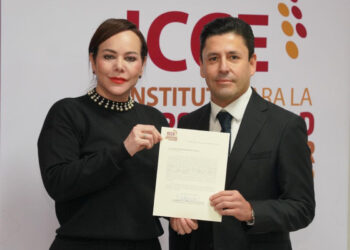CARMEN LILIA CANTUROSAS Toma protesta al nuevo director del Instituto de Competitividad