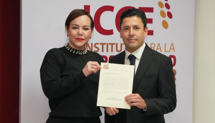 CARMEN LILIA CANTUROSAS Toma protesta al nuevo director del Instituto de Competitividad