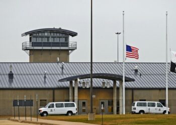 GOBIERNO DE TRUMP Evalúan usar Guantánamo para retener migrantes