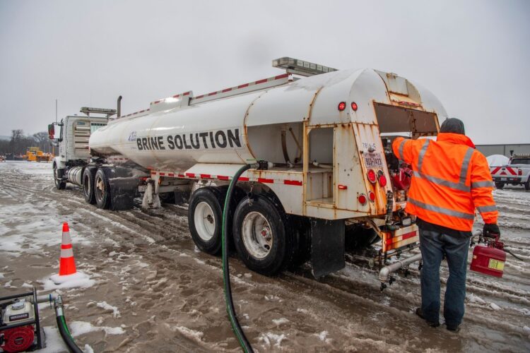 TxDOT trabaja evitar congelamiento de puentes y carreteras en Laredo