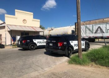 Cae del tren en movimiento y sufre amputación de pierna