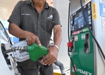 ENCARECE GASOLINA Sube 35 centavos en menos de 15 días