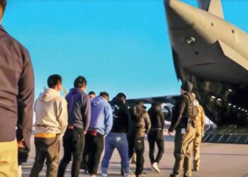 REFUERZAN POLÍTICAS DE TRUMP Intensifican deportaciones de EU en aviones militares