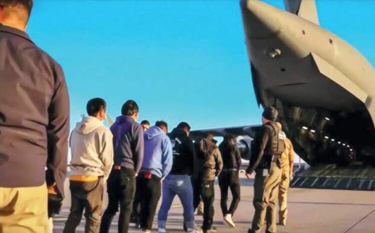 REFUERZAN POLÍTICAS DE TRUMP Intensifican deportaciones de EU en aviones militares
