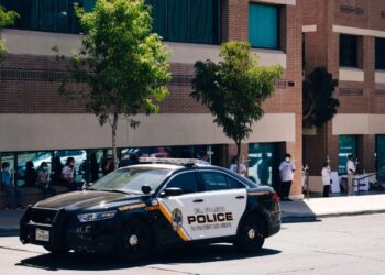 Policías de El Paso no harán redadas contra los migrantes