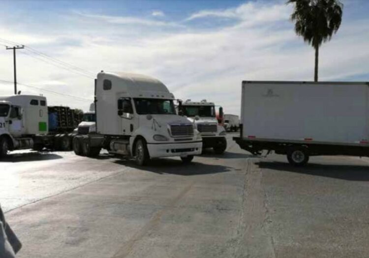 POR CONSTANTES FALLAS DE ADUANA Choferes amenazan con bloquear el Puente III