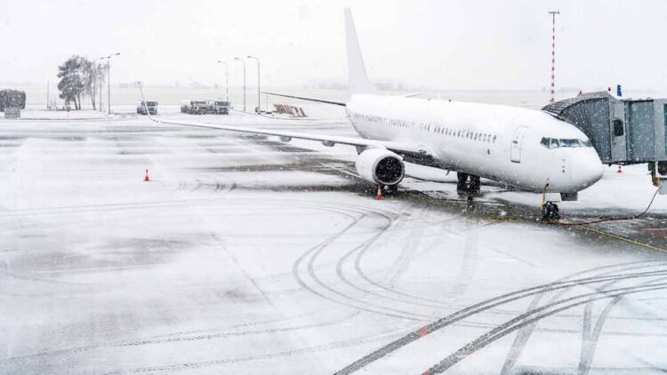 MILES CANCELADOS Tormenta invernal retrasado vuelos en Estados Unidos