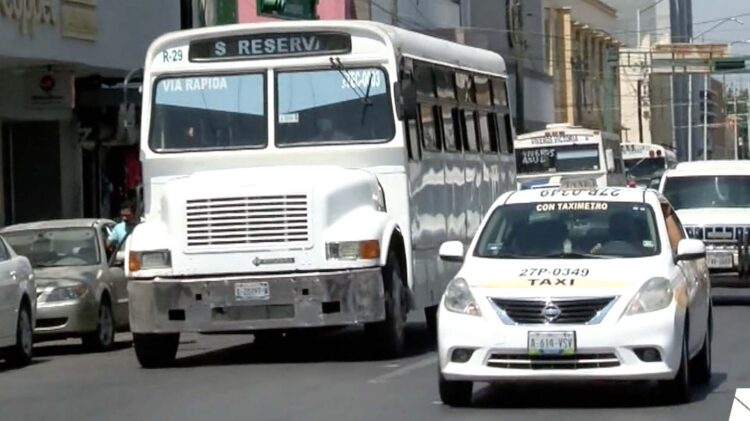 Retrasos y falta de unidades agravan crisis del transporte público en NLD