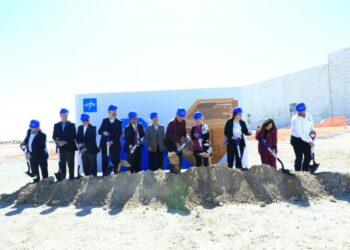 AMÉRICO EN NUEVO LAREDO Coloca primera piedra de la nueva planta Medline