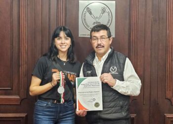 Felicita Dámaso Anaya a exitosa esgrimista de la UAT