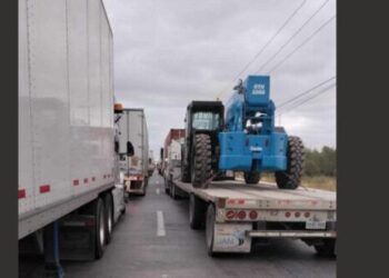 Casi tres mil tráileres diarios “anclan” por fallas de Aduana