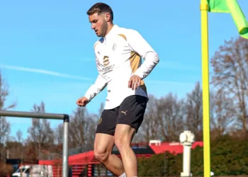 Ibrahimovic confía en que Santi Giménez impulse mejora al AC Milán