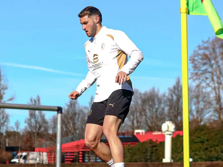 Ibrahimovic confía en que Santi Giménez impulse mejora al AC Milán
