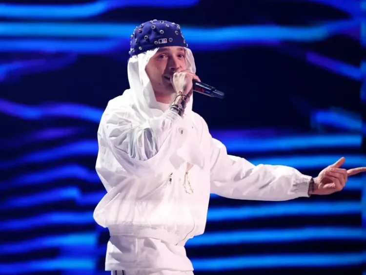 Peso Pluma bajo investigación en EE. UU. por supuesto lazo con el crimen organizado