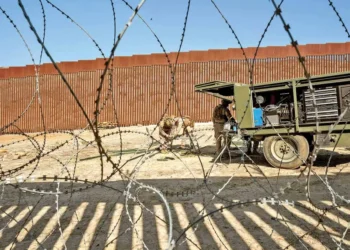 Trump reactiva construcción del muro y endurece política migratoria